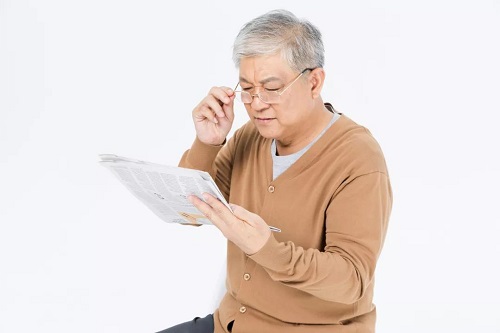 黄斑变性的主要表现？